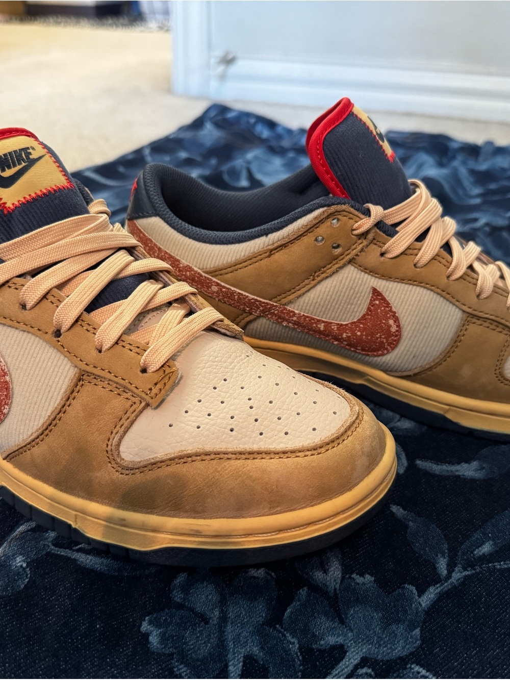 Nike Men's Low-Top Sneakers in Tan, Red and Navy - Picture 5 of 10